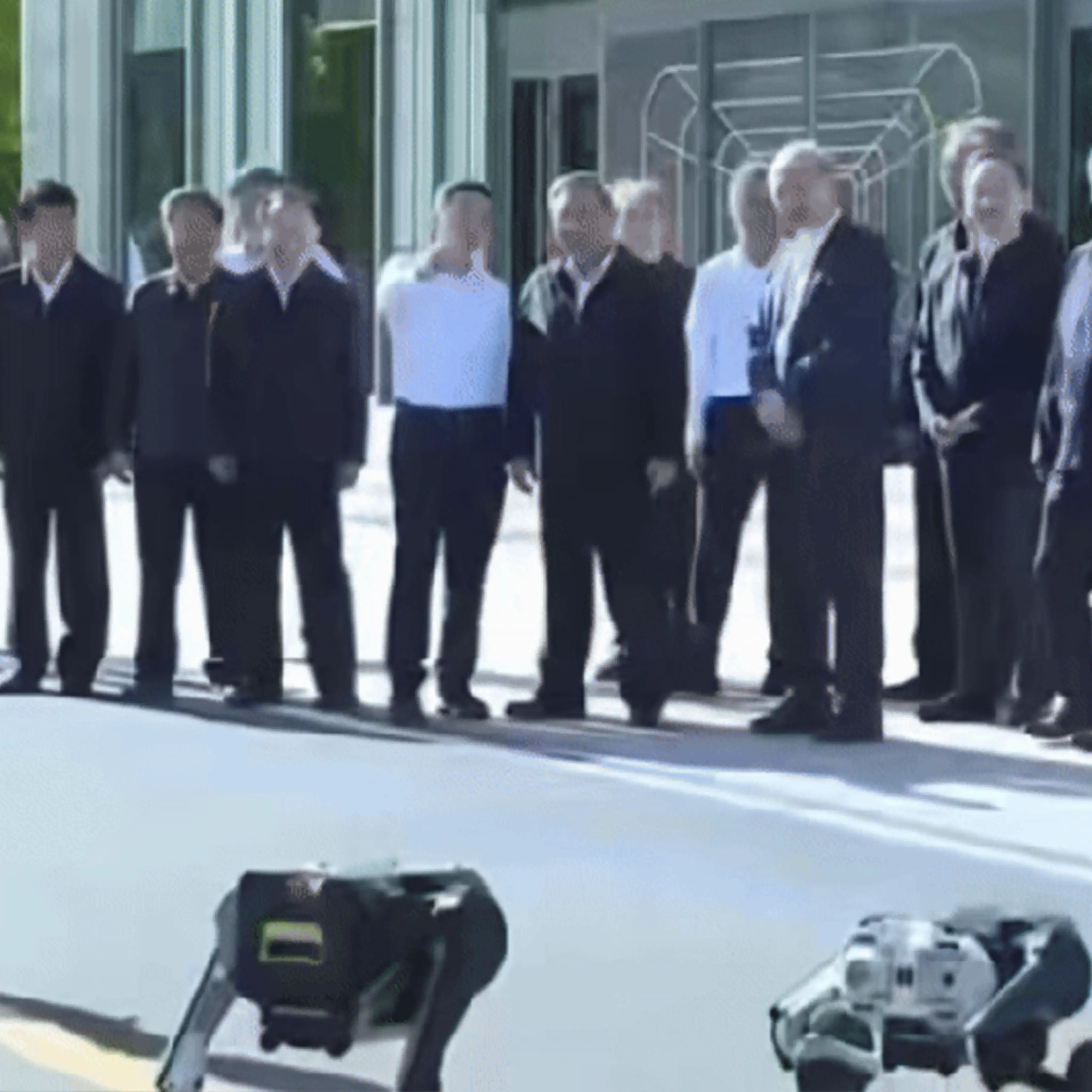 Premier Li Qiang Conducts Research in Beijing, Observes Benmo Technology's D1 Robot Demonstrate Modular Assembly Technology